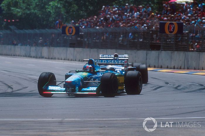 Michael Schumacher, Benetton B194 Ford, Damon Hill, Nigel Mansell, Williams FW16B Renault