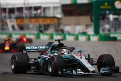 Lewis Hamilton, Mercedes AMG F1 W09, leads Daniel Ricciardo, Red Bull Racing RB14 and Kimi Raikkonen, Ferrari SF71H