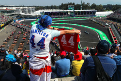 Fan in the grandstand and Lewis Hamilton, Mercedes-Benz F1 W08