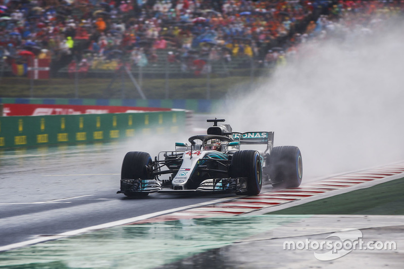 1: Льюис Хэмилтон, Mercedes AMG F1 W09 – 1:35.658