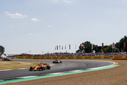 Фернандо Алонсо, McLaren MCL33, Кевін Магнуссен, Haas F1 Team VF-18