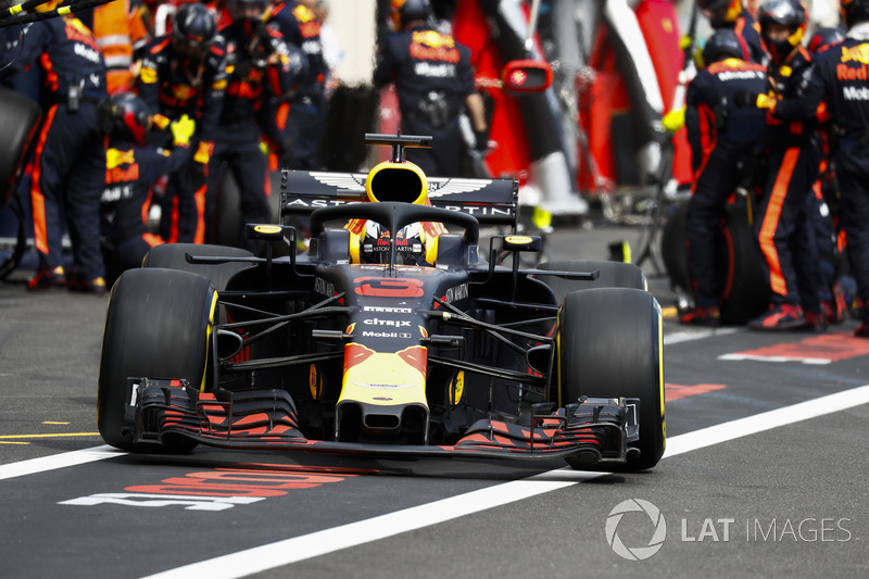 Даніель Ріккардо, Red Bull Racing RB14, залишає піт-лейн