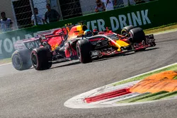Daniel Ricciardo, Red Bull Racing RB13, dépasse Kimi Raikkonen, Ferrari SF70H