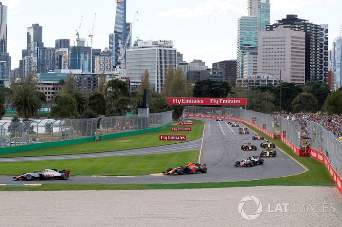 Salida: Kevin Magnussen, Haas F1 Team VF-18, Max Verstappen, Red Bull Racing RB14