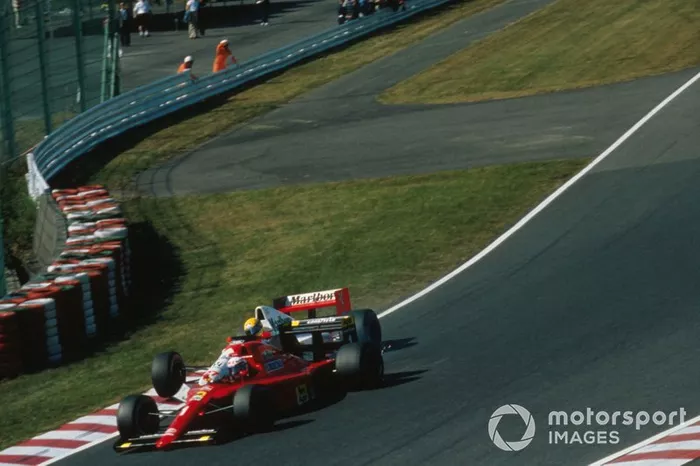 Alain Prost, Ferrari 641 y Ayrton Senna, McLaren MP4/5B colisionan en la salida