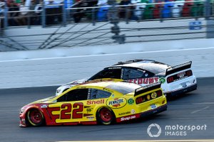 Joey Logano, Team Penske, Ford Mustang Shell Pennzoil and Brad Keselowski, Team Penske, Ford Mustang Discount Tire