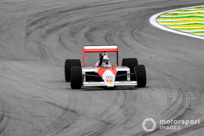 Martin Brundle conduce el McLaren MP4/4