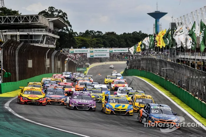 No Brasil, a CBA suspendeu as atividades no país por tempo indeterminado. 