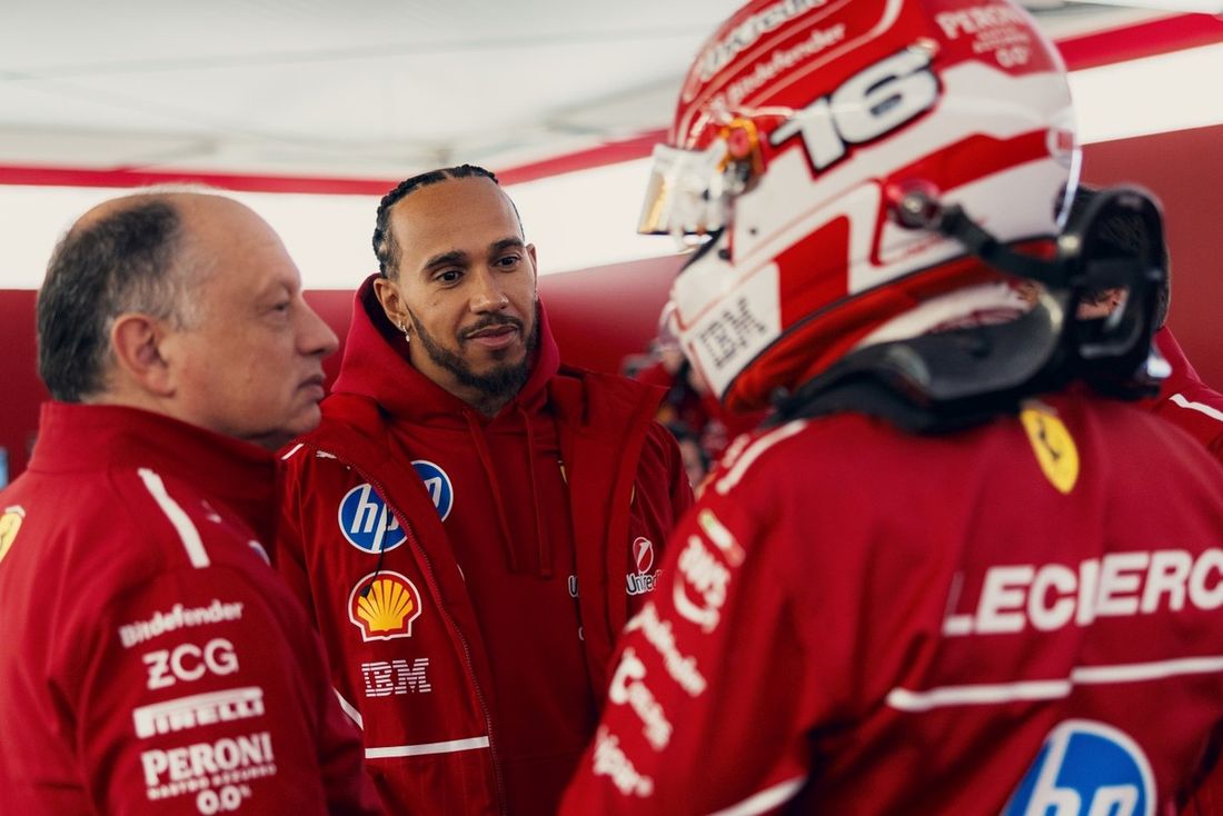 Lewis Hamilton, Charles Leclerc, Ferrari e Frederic Vasseur, Diretor de Equipa e Diretor Geral, Scuderia Ferrari