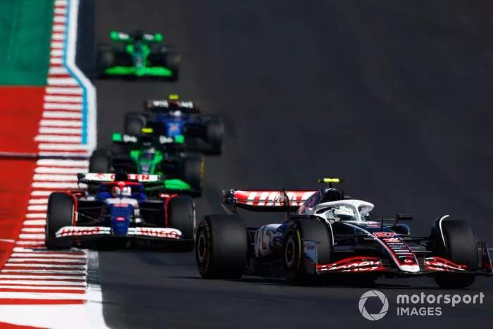 Nico Hulkenberg, Haas VF-24, Liam Lawson, RB F1 Team VCARB 01, Zhou Guanyu, Stake F1 Team KICK Sauber C44
