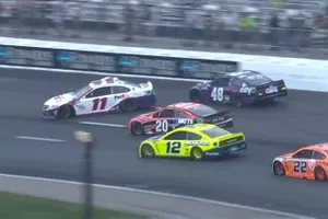Denny Hamlin, Joe Gibbs Racing, Toyota Camry crashes at Turn 1
