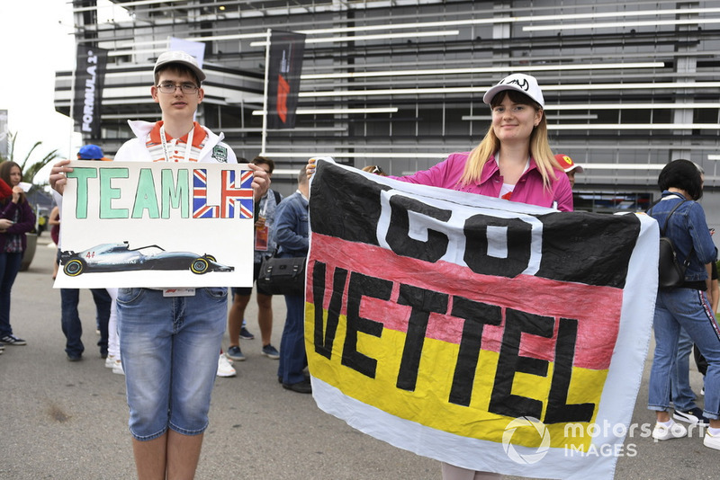 Lewis Hamilton, Mercedes AMG F1 y Sebastian Vettel, Ferrari fans