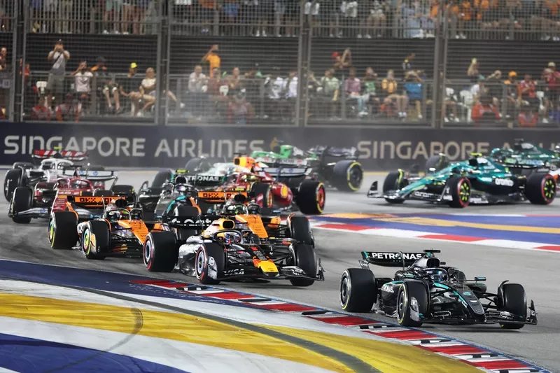 Oscar Piastri, McLaren, Max Verstappen, Red Bull Racing, George Russell, Mercedes