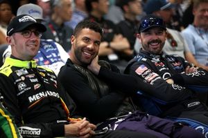 Ryan Blaney, Team Penske Ford, Bubba Wallace, 23XI Racing Toyota, Josh Berry, Wood Brothers Racing Ford