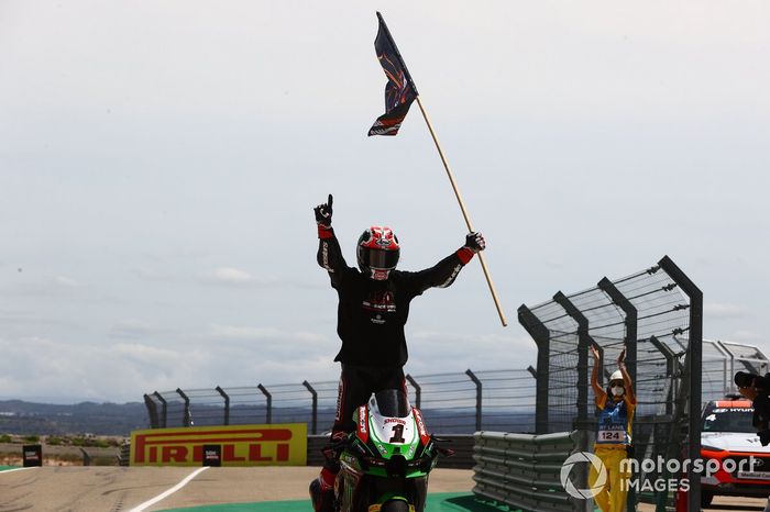 Jonathan Rea, Kawasaki Racing Team WorldSBK celebra haber ganado 100 carreras del WorldSBK