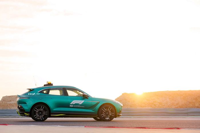 Aston Martin DBX707 - Samochód medyczny F1