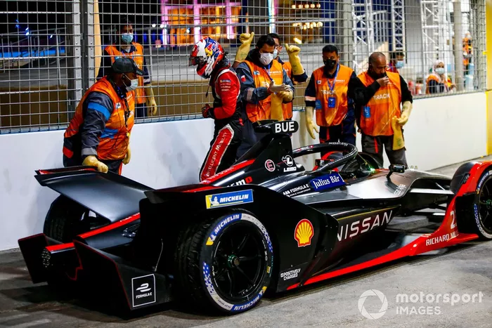 Sebastien Buemi, Nissan e.Dams, Nissan IMO2 se retira de la carrera