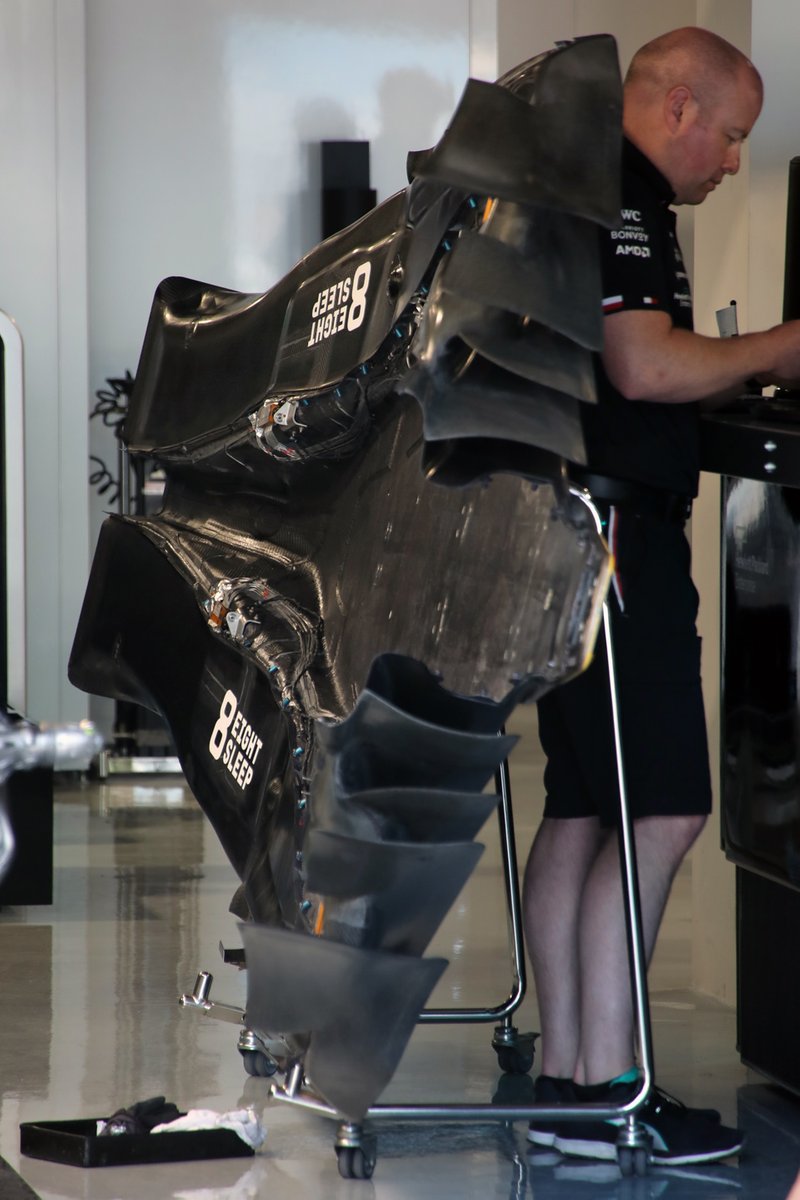 Detalle del piso del Mercedes W13