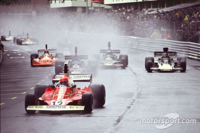 Niki Lauda, Ferrari 312T, leads the field away at the start
