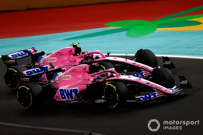 Fernando Alonso, Alpine A522, lucha con Esteban Ocon, Alpine A522