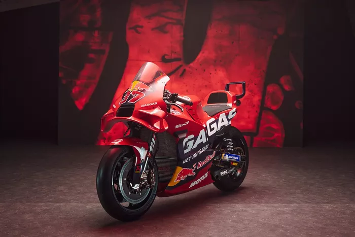 Red Bull GASGAS Tech3 2024 RC16