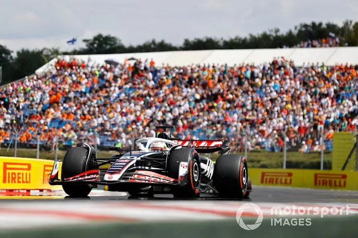 Kevin Magnussen, Haas VF-24, en la parrilla de salida