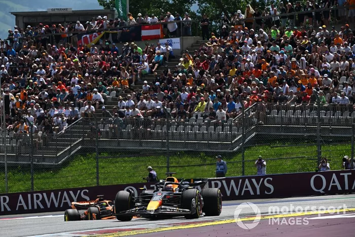 Max Verstappen, Red Bull Racing RB20, Oscar Piastri, McLaren MCL38