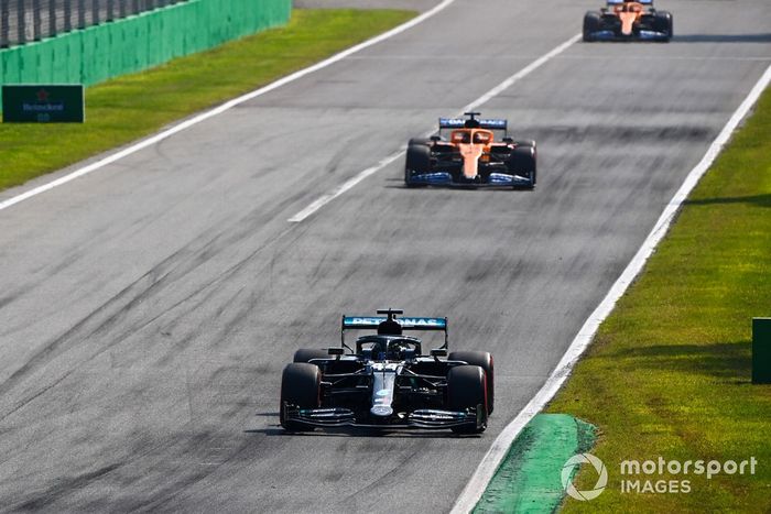 Lewis Hamilton, Mercedes F1 W11 Carlos Sainz Jr., McLaren MCL35 