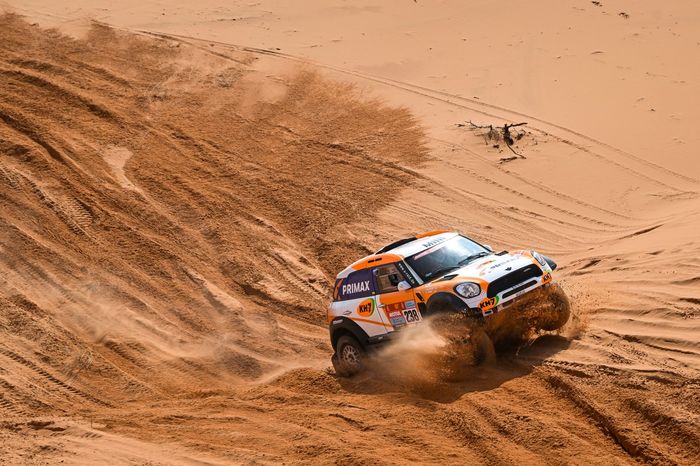 #238 X-Raid Mini John Cooper Works Rally Mini: Laia Sanz, Maurizio Gerini