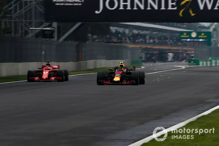 Max Verstappen, Red Bull Racing RB14 y Sebastian Vettel, Ferrari SF71H 