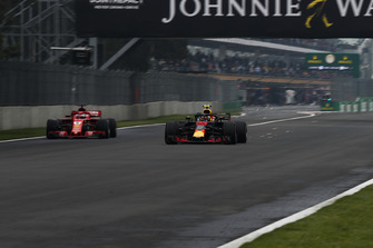 Max Verstappen, Red Bull Racing RB14 en Sebastian Vettel, Ferrari SF71H