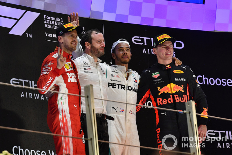 Директор Mercedes з комунікацій Бредлі Лорд, Себастьян Феттель, Ferrari, Льюіс Хемілтон, Mercedes AMG F1, Макс Ферстаппен, Red Bull Racing