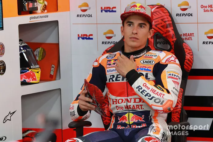 Marc Márquez: “Me sinto realmente muito bem. Depois de Aragón eu já sentia, imaginando que o título seria aqui, mas o bom é quando você tem a primeira chance, e você consegue.”