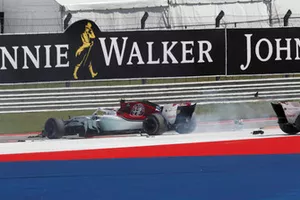 Charles Leclerc, Sauber C37 et Marcus Ericsson, Sauber C37 au premier tour
