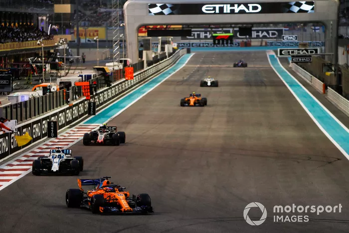 Fernando Alonso, McLaren MCL33, Lance Stroll, Williams FW41, Kevin Magnussen, Haas F1 Team VF-18, y Stoffel Vandoorne, McLaren MCL33