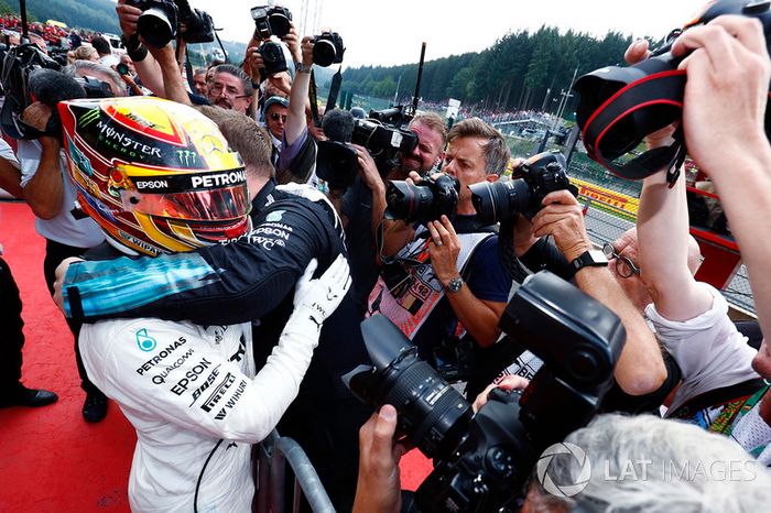  Hamilton dominó de principio a fin, pero sufrió 