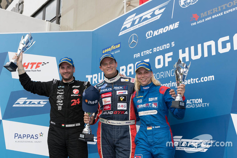 Podium: 1. Adam Lacko, Freightliner; 2. Norbert Kiss, Mercedes; 3. Steffi Halm, MAN