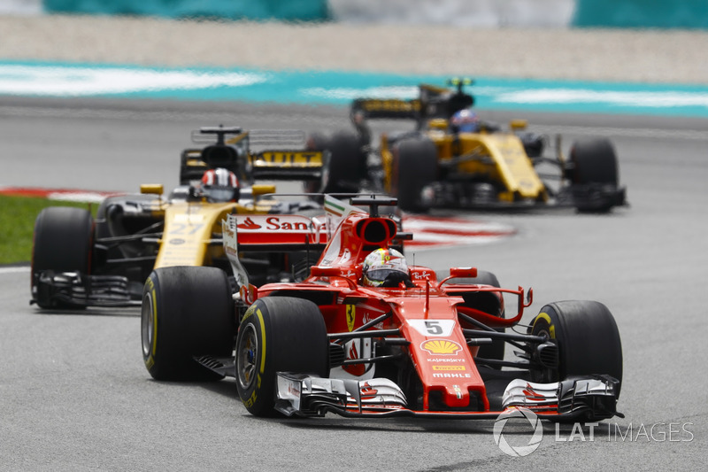 Sebastian Vettel, Ferrari SF70H, Nico Hulkenberg, Renault Sport F1 Team RS17, Jolyon Palmer, Renault Sport F1 Team RS17