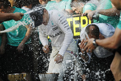 Le vainqueur Valtteri Bottas, Mercedes AMG F1