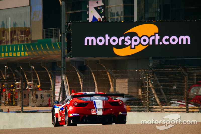 27. #83 AF Corse Ferrari 458 Italia: Франсуа Перродо, Еммануель Коллар, Руй Агуаш