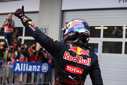 Max Verstappen, Red Bull Racing fête sa deuxième place dans le Parc Fermé