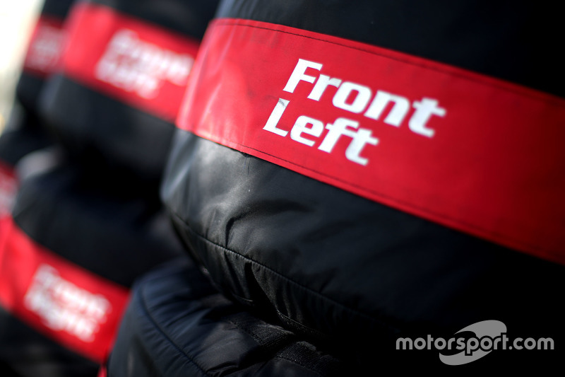 Renault Sport F1 Team, pneumatici Pirelli