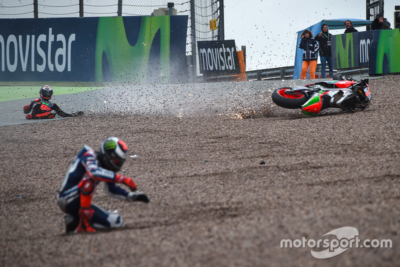 Stefan Bradl, Aprilia Racing Team Gresini y Jorge Lorenzo, Yamaha Factory Racing accidente