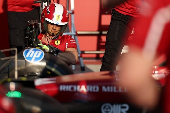 Scuderia Ferrari pit crew practice