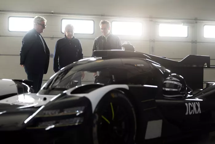 Jacky Ickx, Genesis Magma Racing, Cyril Abiteboul, Genesis Magma Racing, Luc Donckerwolke, Genesis Magma Racing