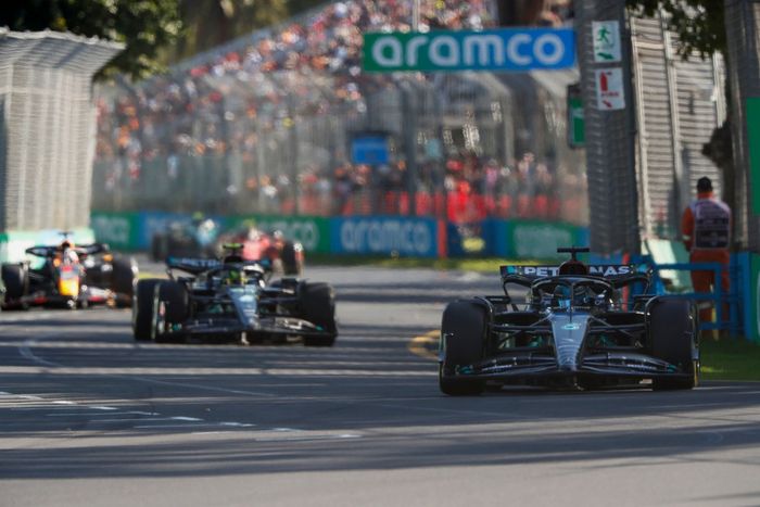 George Russell, Mercedes F1 W14, Lewis Hamilton, Mercedes F1 W14