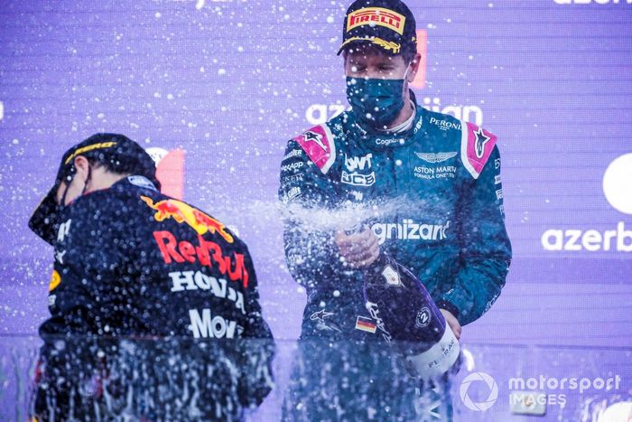 Podio: segundo lugar Sebastian Vettel, Aston Martin