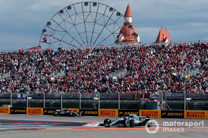 Valtteri Bottas, Mercedes AMG F1 W09 y Lewis Hamilton, Mercedes AMG F1 W09