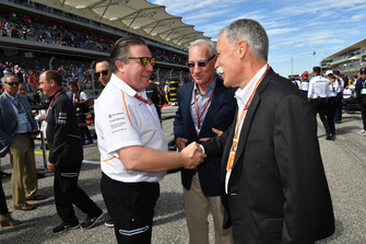 Zak Brown, McLaren Racing CEO ve Chase Carey, CEO, Formula One Group
