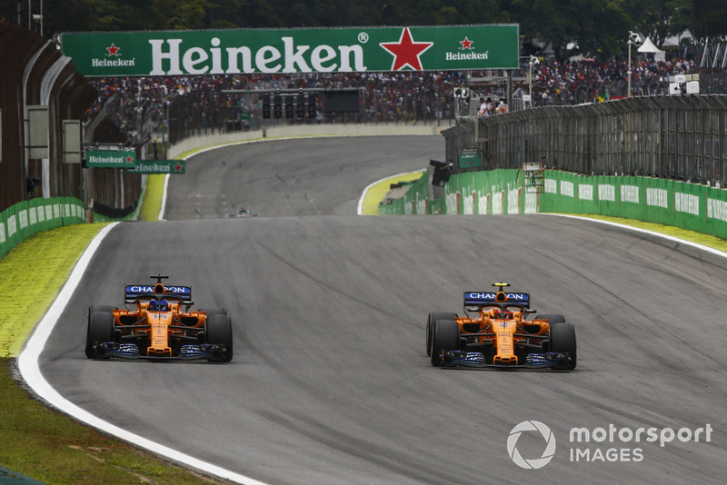 Стоффель Вандорн, McLaren MCL33, та Фернандо Алонсо, McLaren MCL33